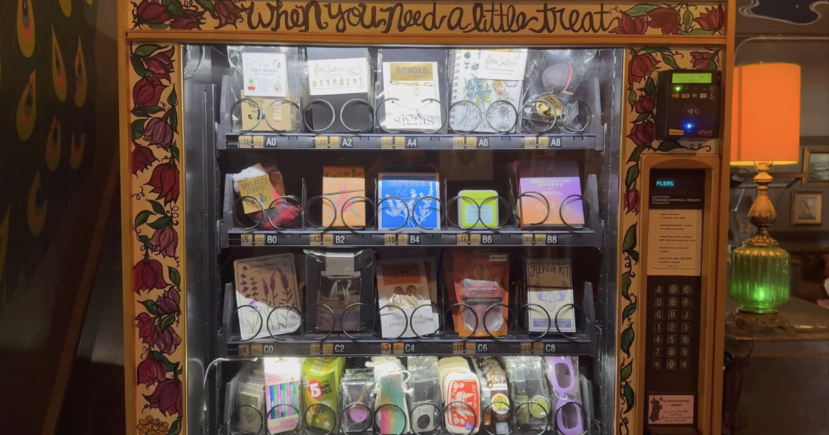 Tucson entrepreneurs use vending machine to support small businesses [Video]