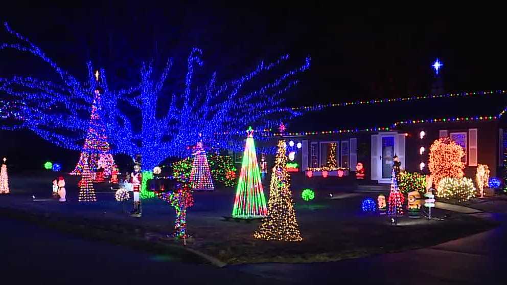 Scarborough couple turns their home into an impressive holiday display [Video]