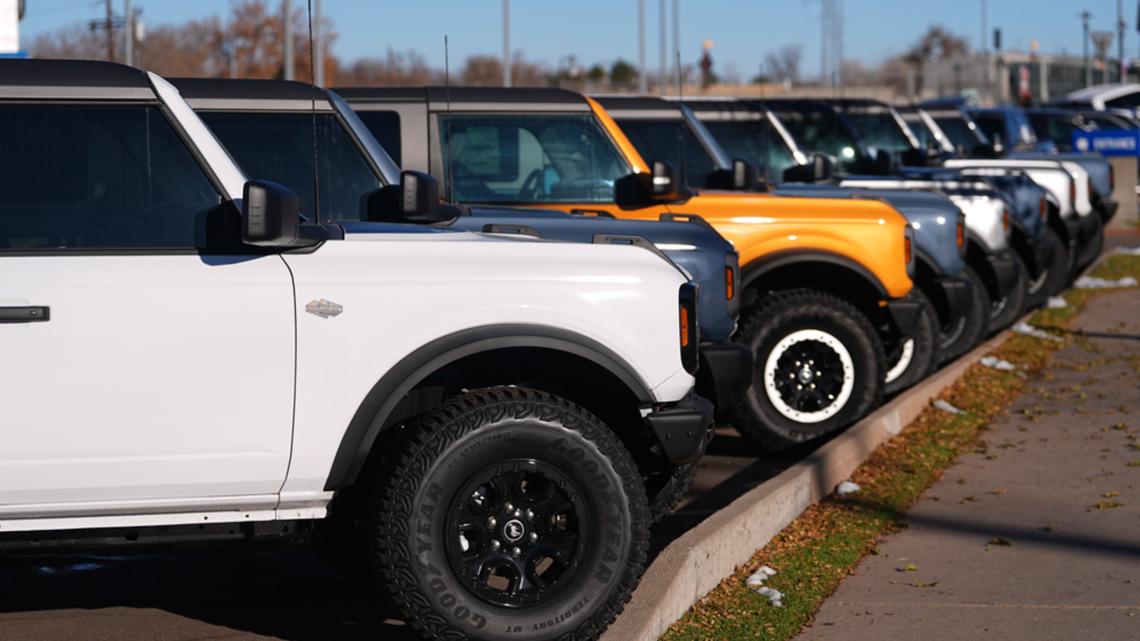 US new vehicle sales rose 2.7% in 2024 as prices, interest rates dipped [Video]