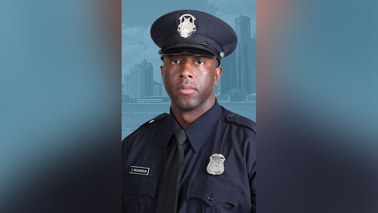 Detroit police officer killed in hit-and-run crash [Video]