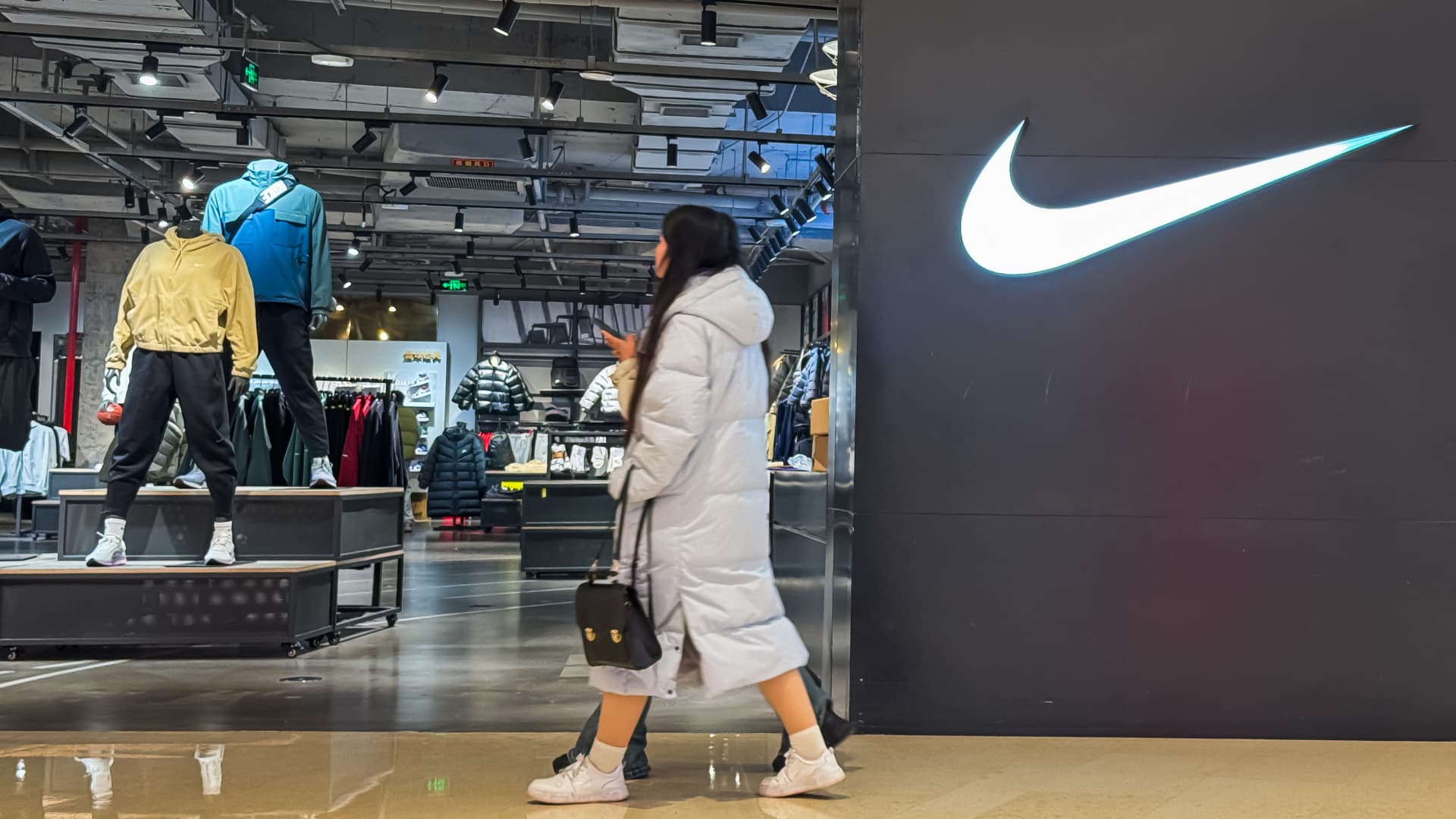 Goldman’s top trades for first quarter include long Nike and short Ford [Video]