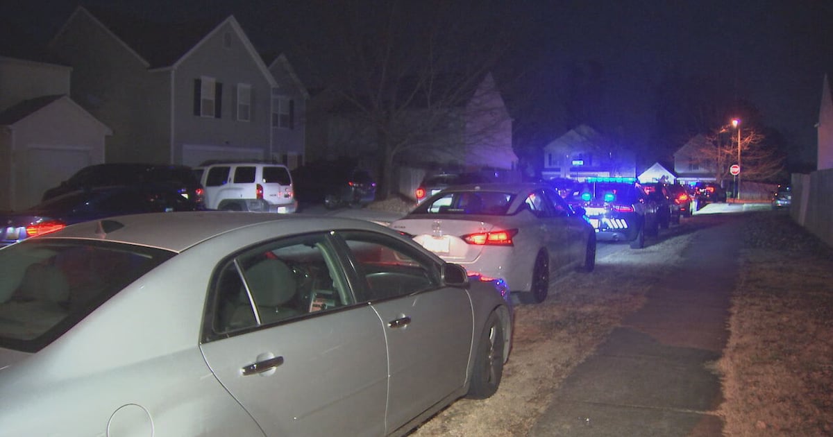 Standoff forces west Charlotte residents to wait hours in the cold  WSOC TV [Video]