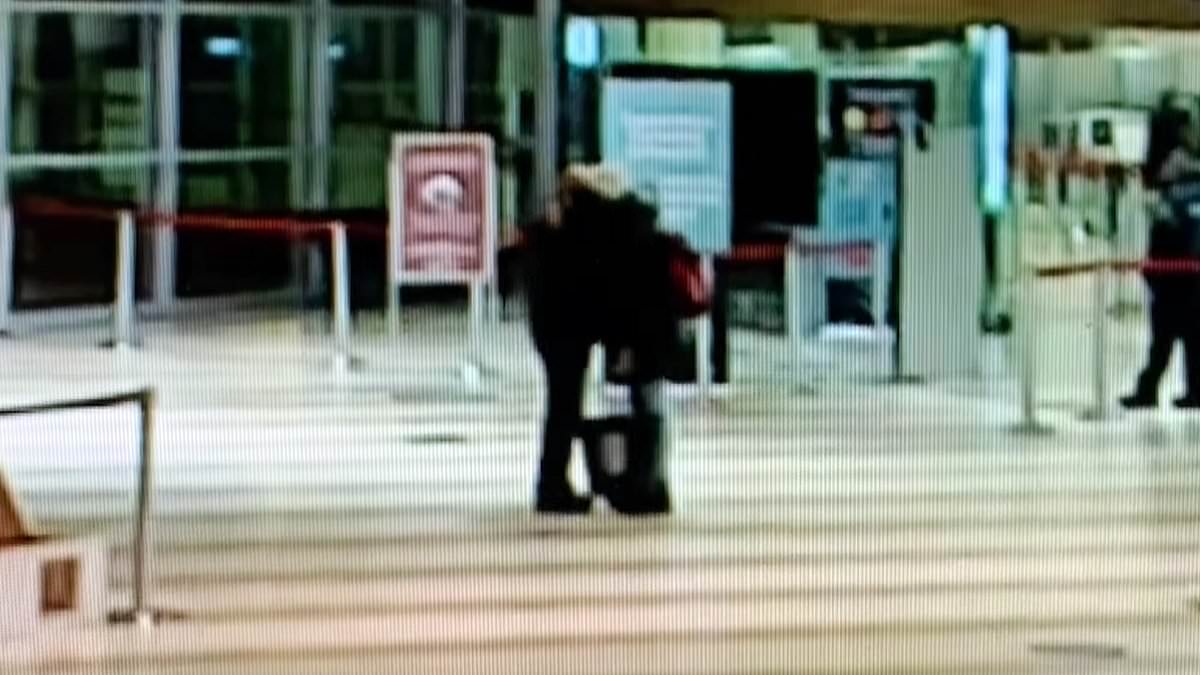 Kind airport staff sends stricken woman footage of final goodbye with her father [Video]