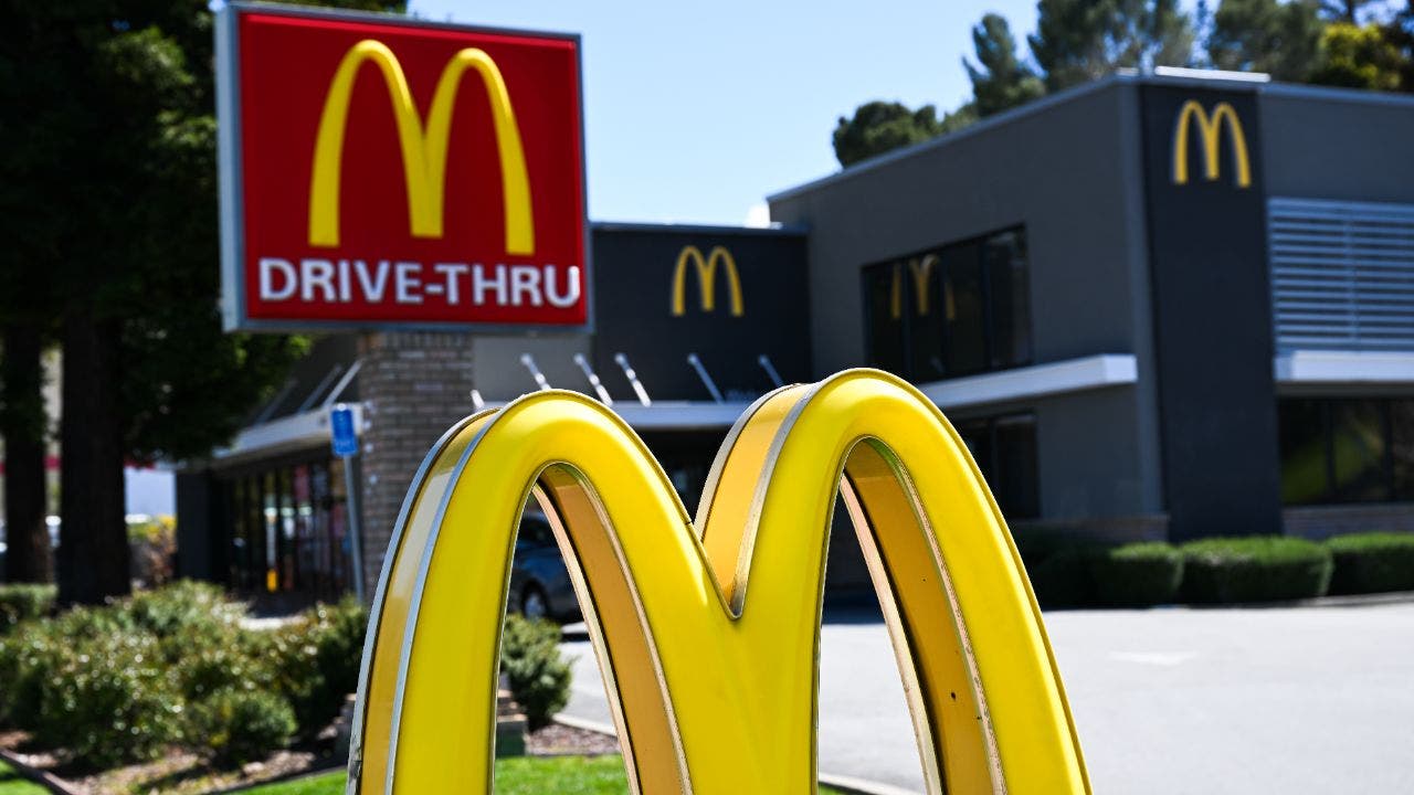 McDonald’s sued over Latino scholarship program [Video]