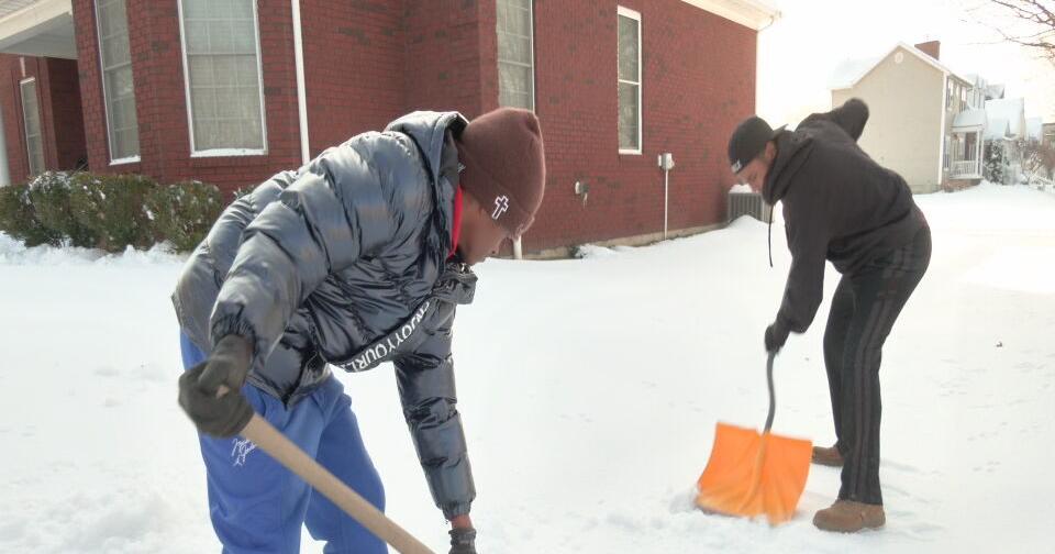 ‘Instant karma’ | Louisville brothers shoveling sidewalks gifted snow blower for their efforts | News from WDRB [Video]