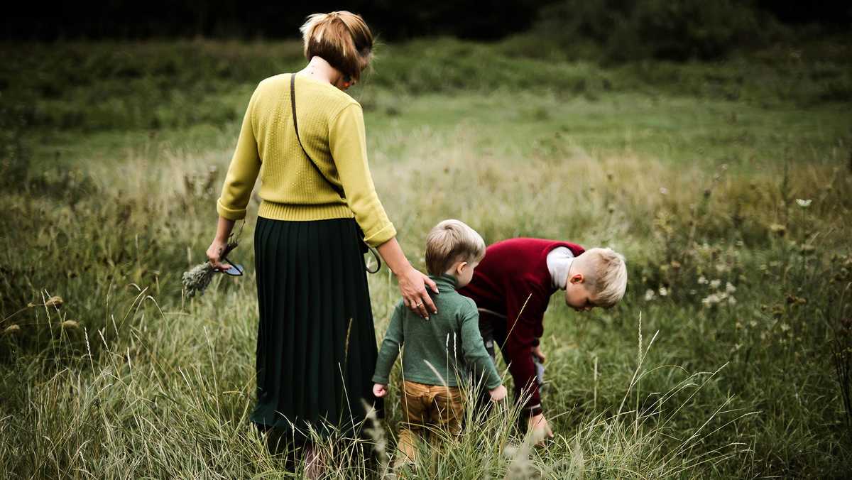 Do you have a favorite child? A new study may answer why [Video]