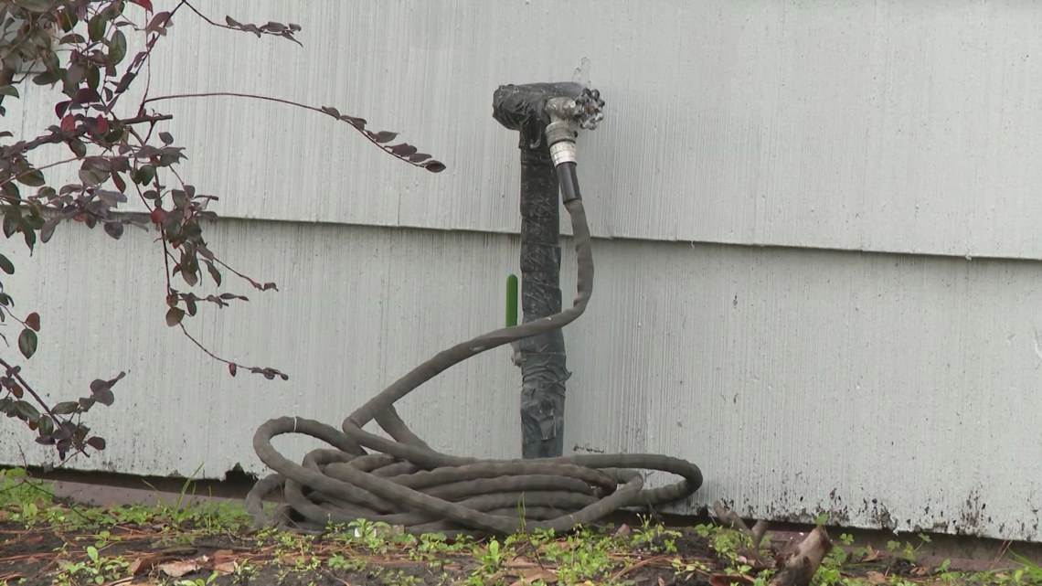 Cold weather hacks: Easy ways to prevent frozen pipes in Houston [Video]