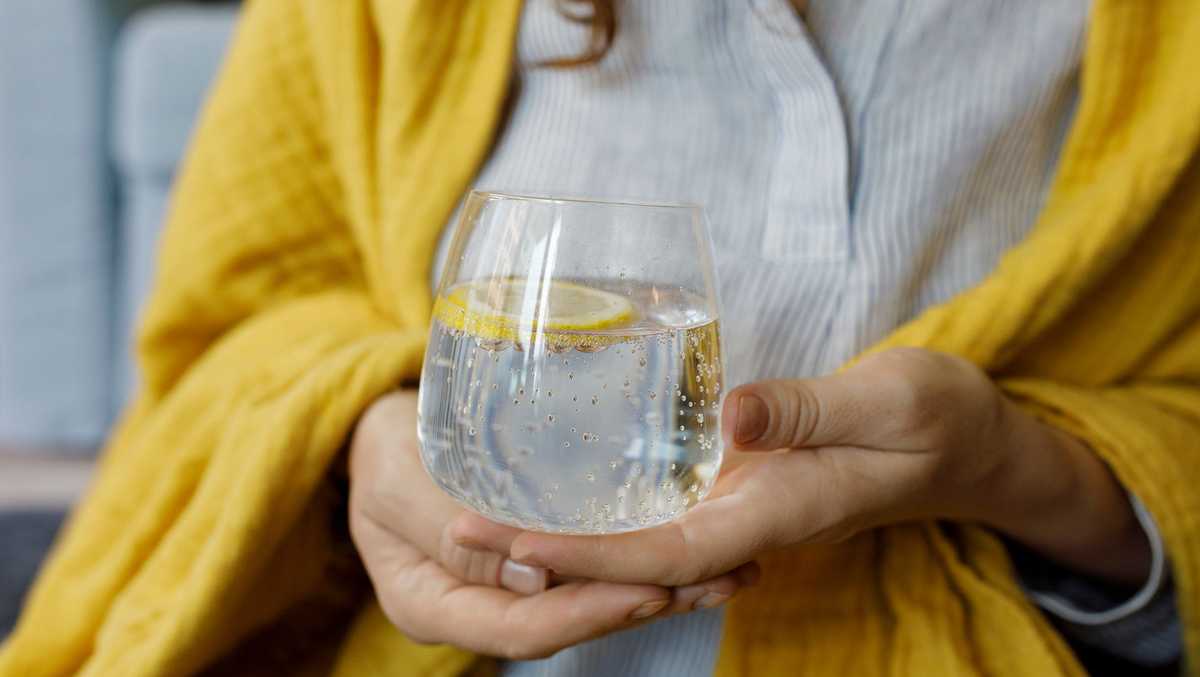 What you should know about carbonated water and weight loss [Video]