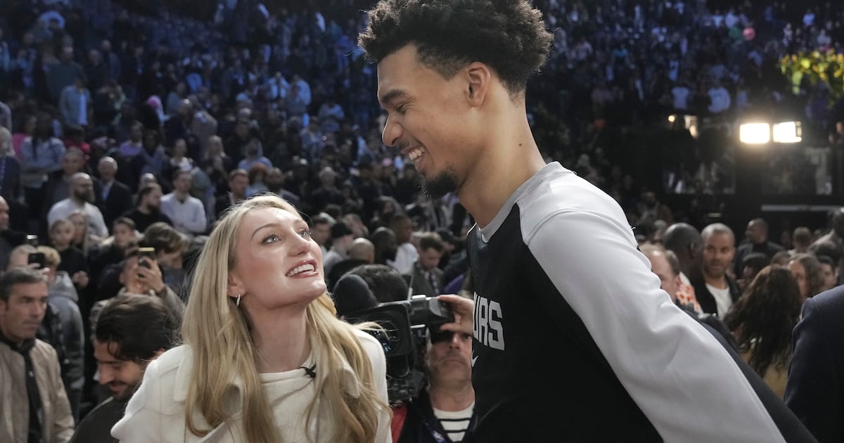 As expected, Spurs’ star gets a hero’s welcome in Paris  WSOC TV [Video]