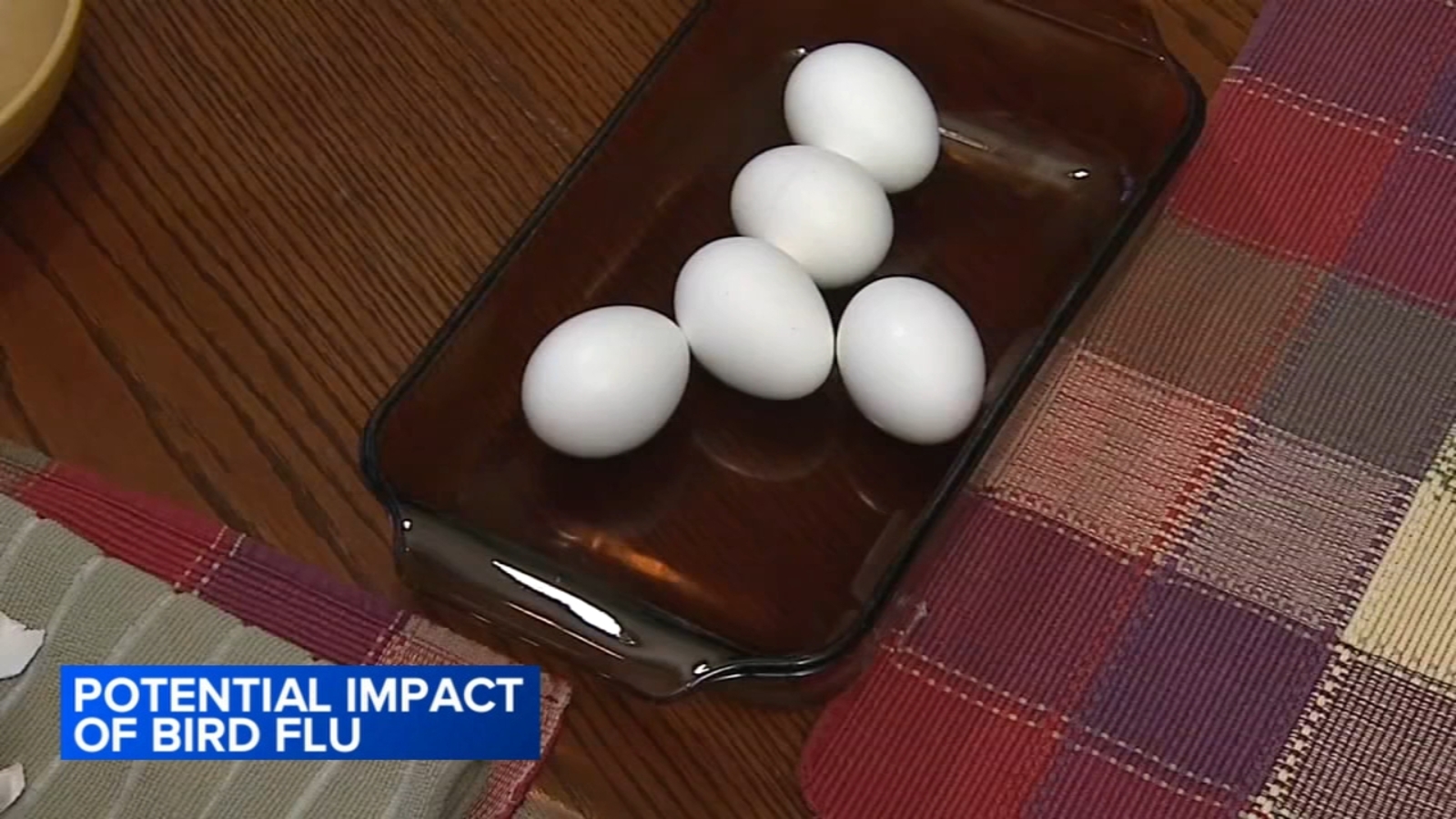 Chicago restaurants, consumers paying more for eggs amid bird flu outbreaks; health experts issue warnings [Video]